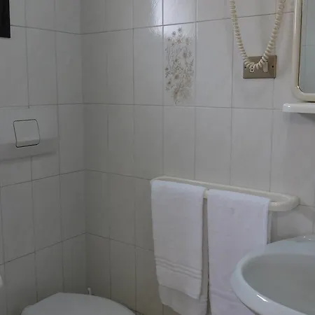 Hotel Abas 2*