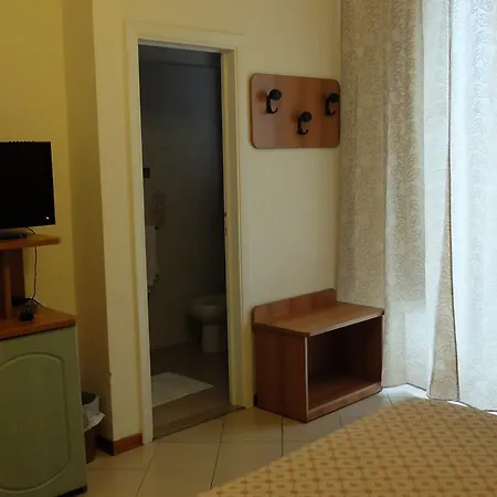 Abas Hotel 2*
